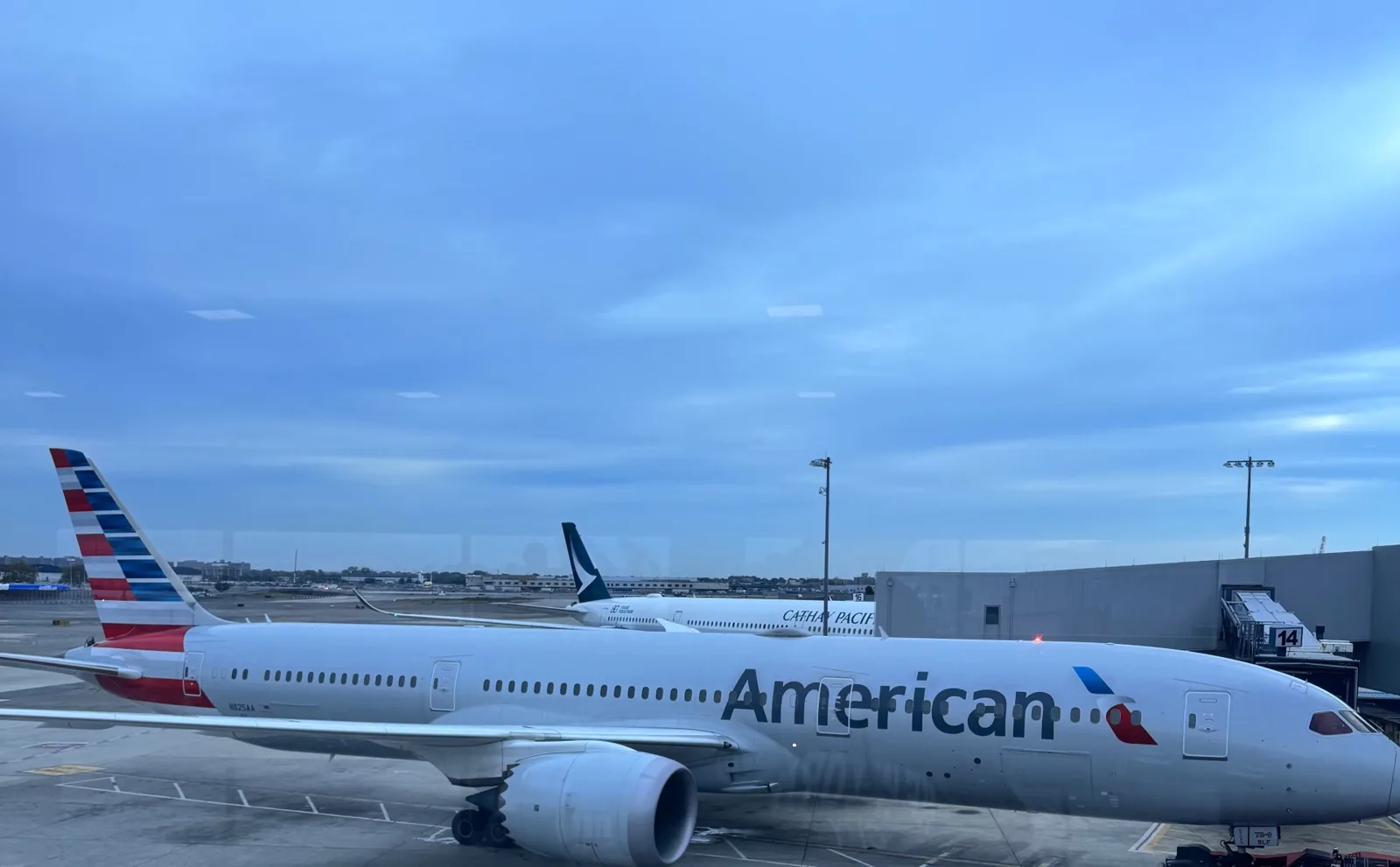 American Airlines aircraft at a U.S. airport illustrating the scale of American transport and e-commerce logistics infrastructure